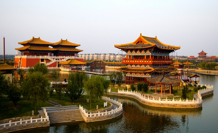 清明上河園在景區策劃上注重景觀(guān)價(jià)值