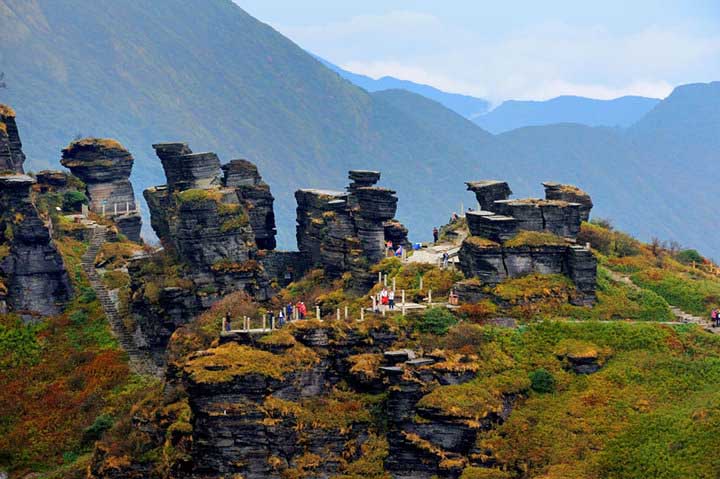 山地旅游策劃公司:山頂蘑菇石風(fēng)景