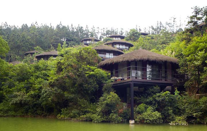 度假地產(chǎn)項目旅游規劃設計院:裸心谷度假村夯土小屋