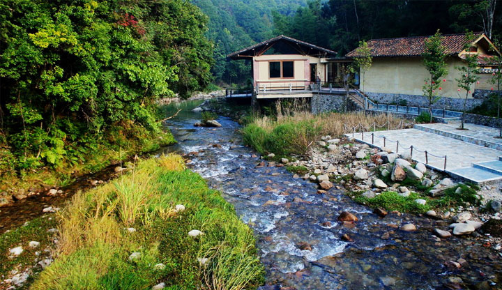 森林旅游規劃公司:十字水度假村旅游規劃的別墅多臨溪而建
