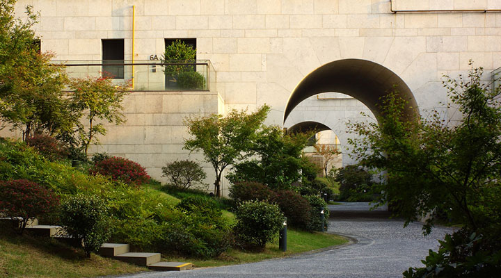 濕地旅游策劃咨詢(xún)公司:杭州西溪濕地公寓建筑旅游規劃底部均設有橋洞空間